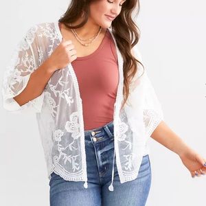 *NEW* Dizzy Lizzy Scalloped White Lace Kimono size Large